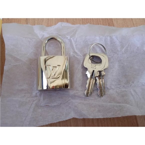 Louis Vuitton lock & key set - Picture 6 of 6